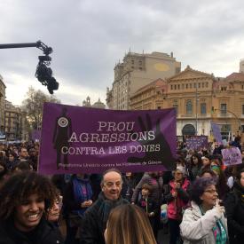 Imatge de la manifestació amb la pancarta de la Plataforma